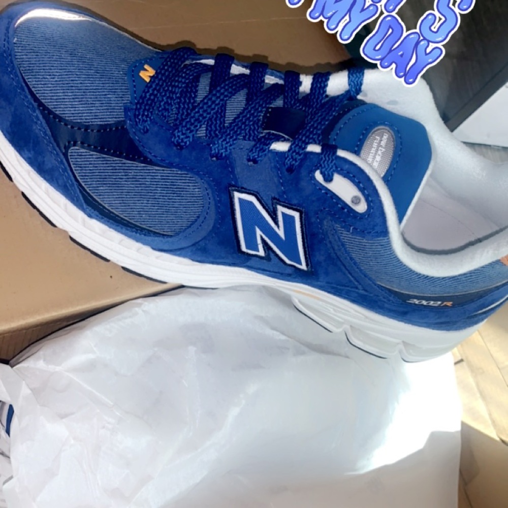 Sneakers